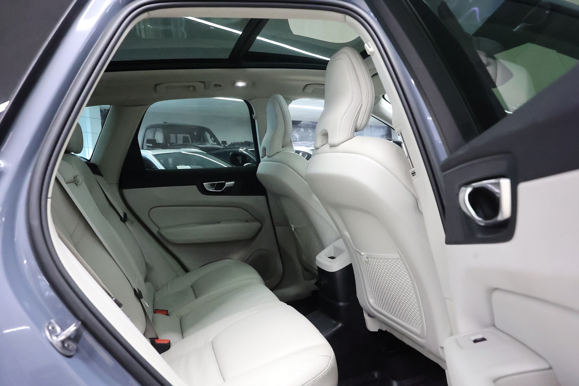 Volvo XC60 Recharge T8 AWD 456hk Plus Dark Pano 360 Drag