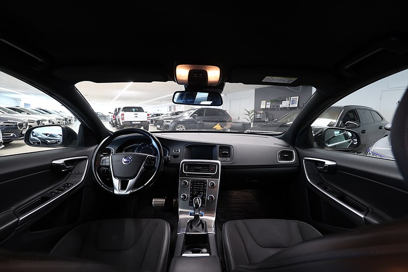 Volvo V60 D5 AWD Plug-in AWD Momentum B-Kamera Drag