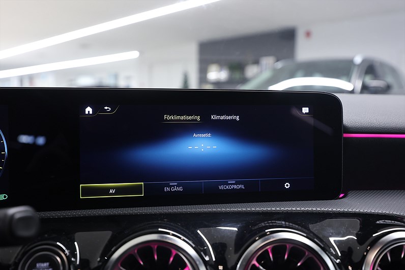 Mercedes-Benz A 250 e 218hk AMG Line Pano Värmare Keyless