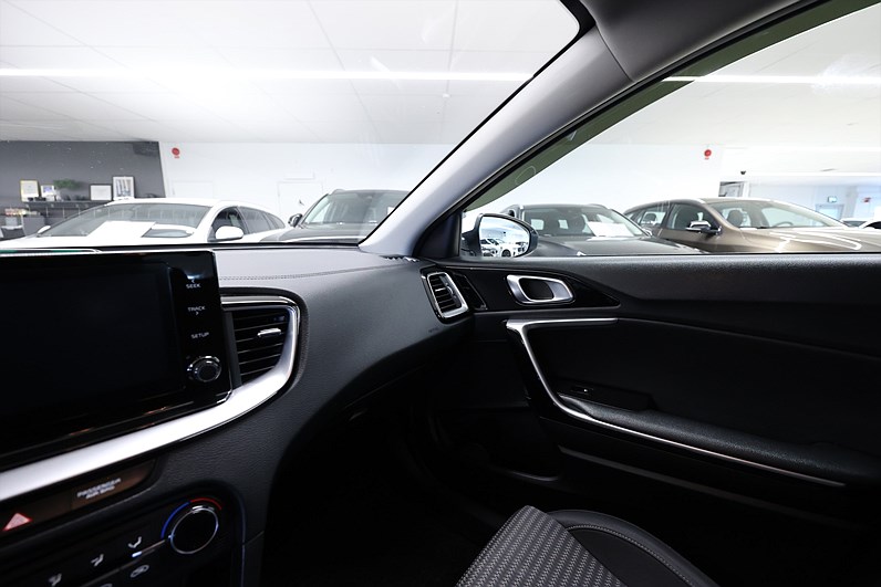 Kia Ceed SW PHEV 141hk Advance B-kamera Värmare LED