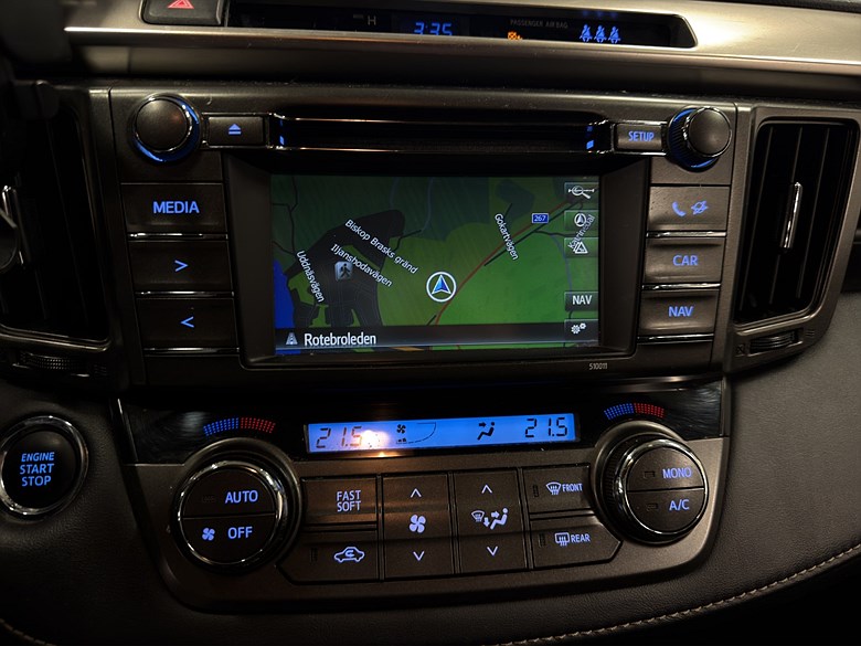 Toyota RAV4 2.0 AWD Navi Keyless Drag Kamera 2015, vit – bild 16 av 24, begagnad hos Niber i Järfälla