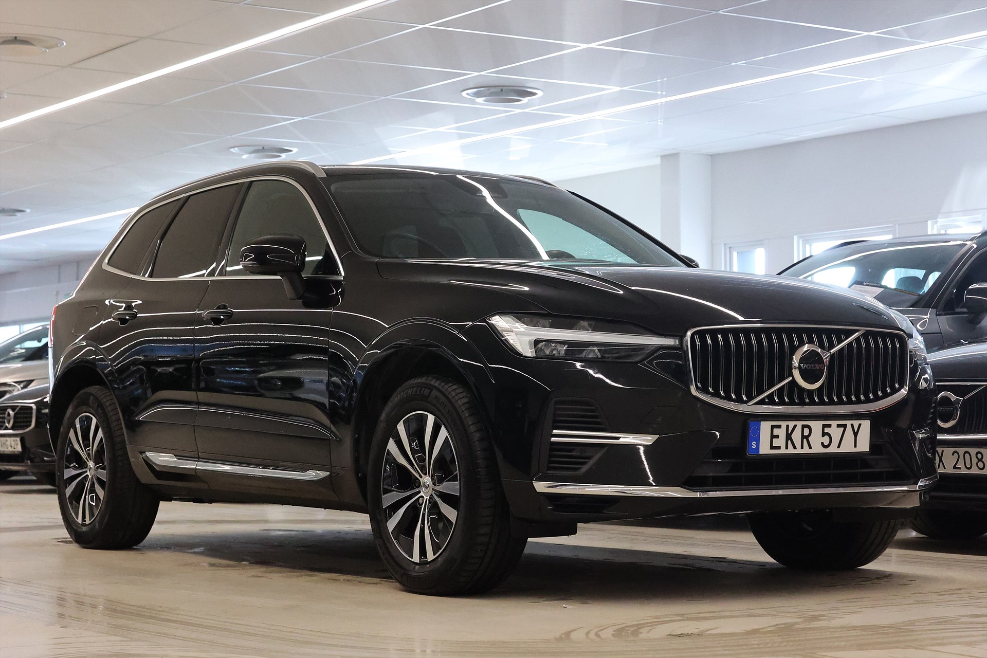 Volvo XC60 Recharge T6 AWD 340hk Momentum Pano Navi Drag