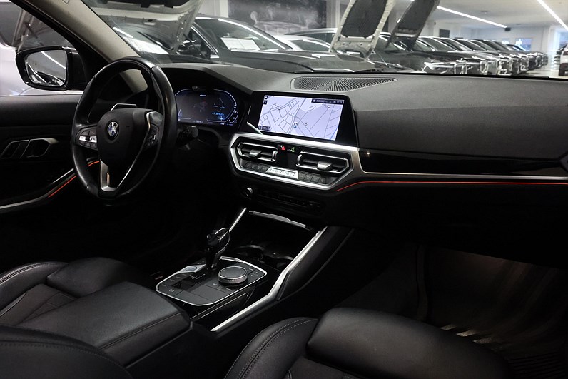 BMW 330e xDrive Touring 292hk Sport Line Shadow Navi Läder Drag