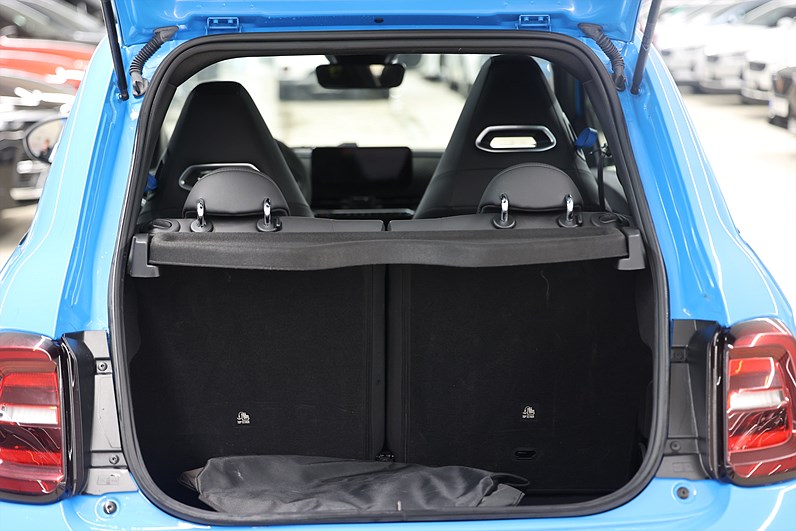 Abarth 500e 155hk *Kampanj!* Scorpionissma Alcantara JBL Pano