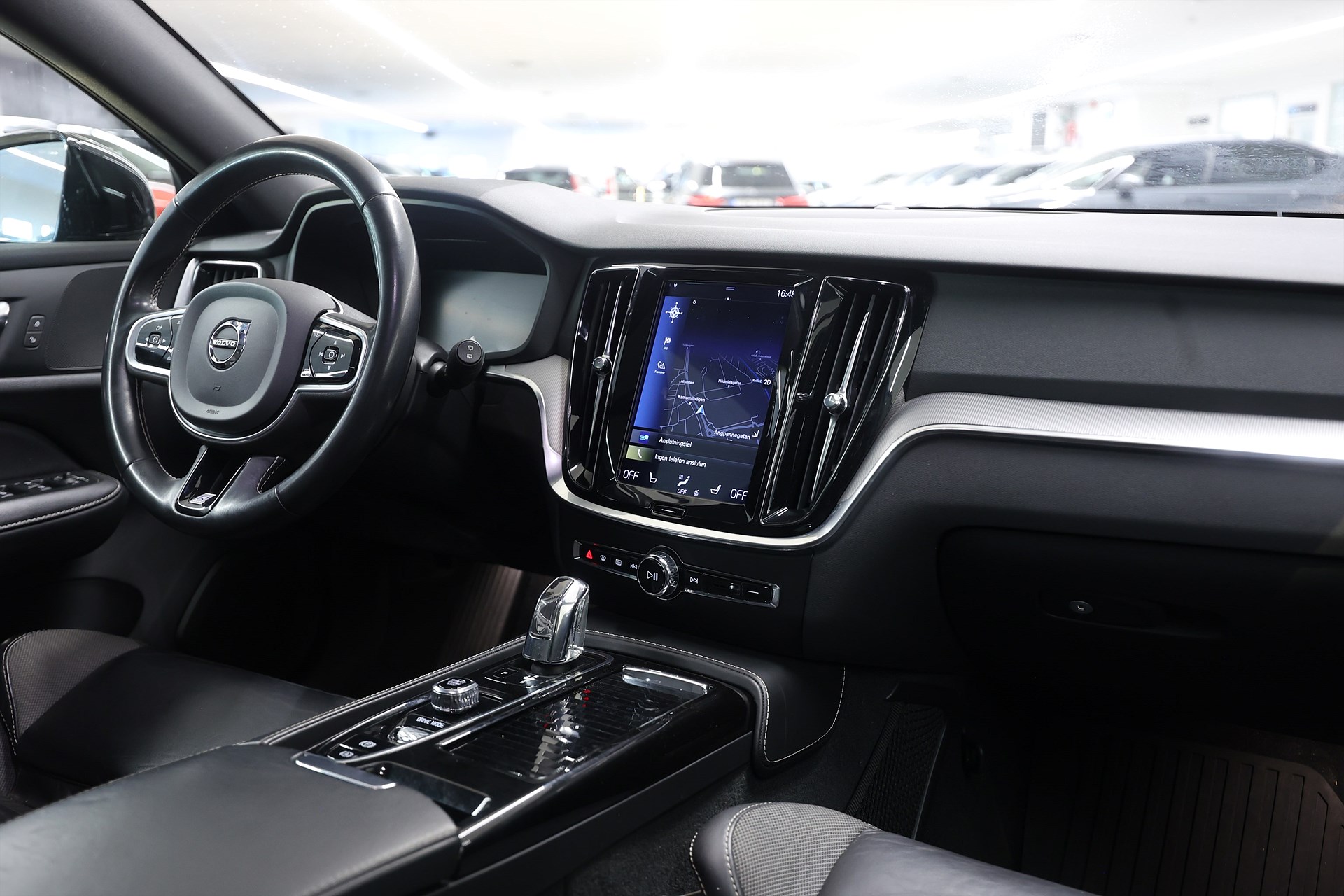 Volvo V60 Recharge T8 AWD 392hk R-Design Pano Drag Navi