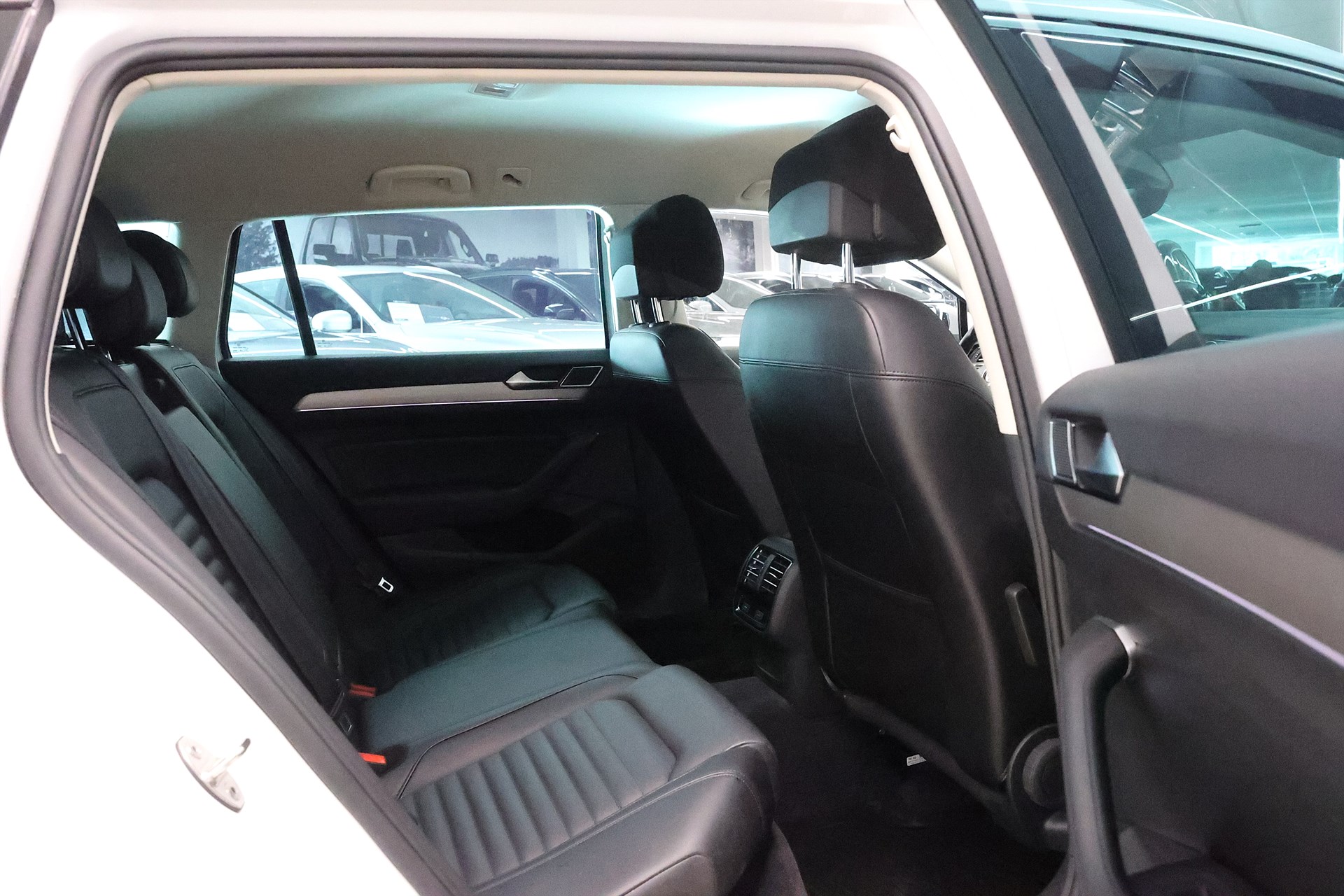 Volkswagen Passat SC 2.0 TDI 4M 190hk R Line Executive Nappa