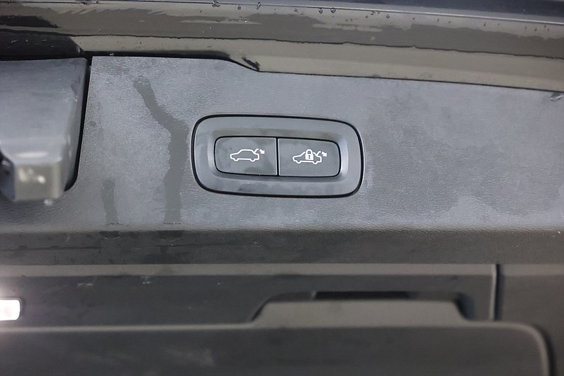 Volvo V60 Recharge T6 AWD 340hk Momentum Keyless CarPlay PDC
