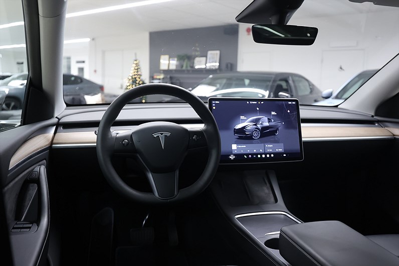 Tesla Model Y Long Range AWD 514hk *Hjulkampanj!* AP Drag Pano