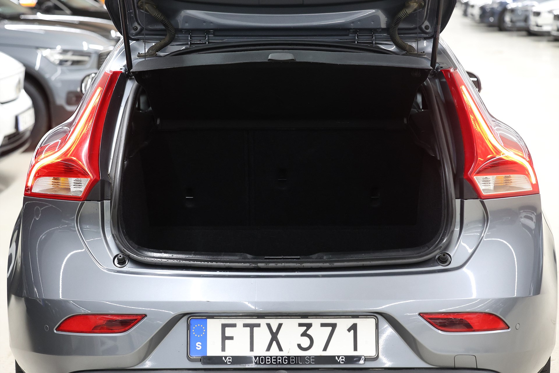 Volvo V40 D3 150hk *Hjulkampanj!* Momentum Drag Värmare