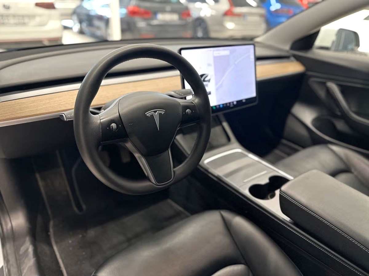 Tesla Model 3 – bild 16