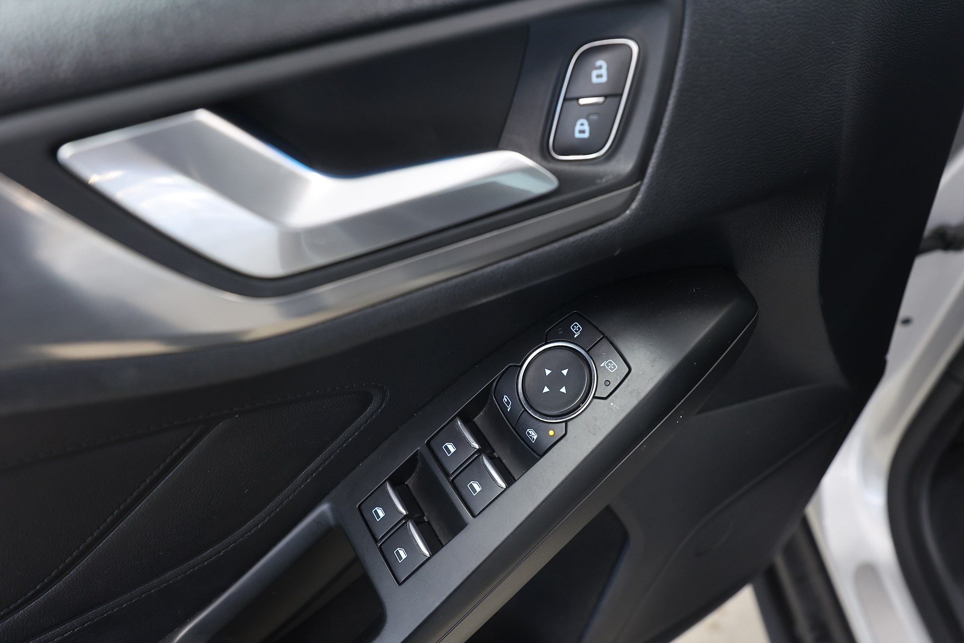 Ford Focus Kombi 1.0 125hk *Kampanj!* Keyless Navi PDC Carplay