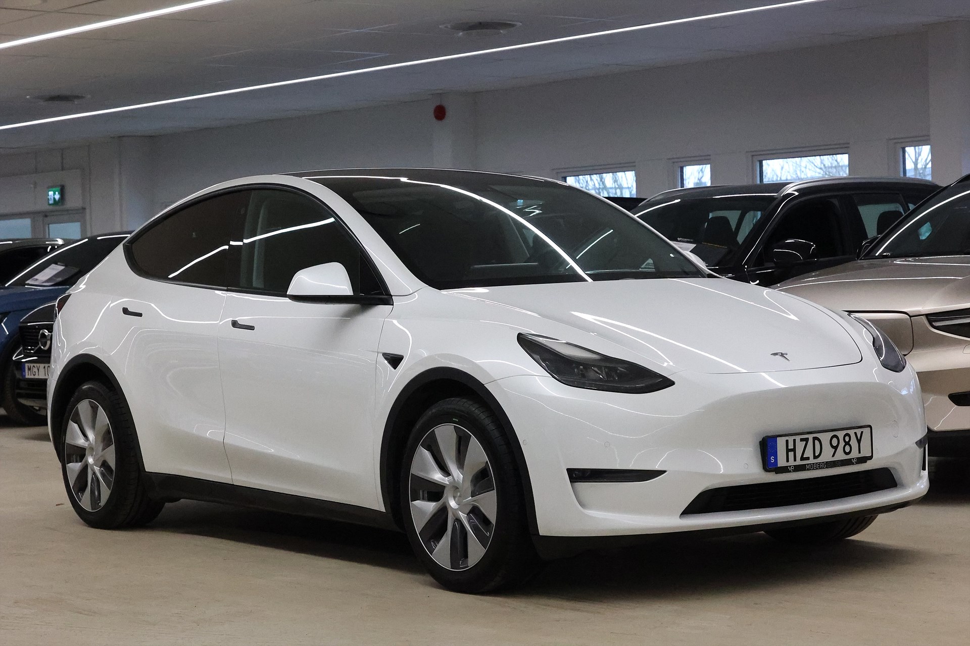 Tesla Model Y Long Range AWD 514hk Pano Drag Navi Läder