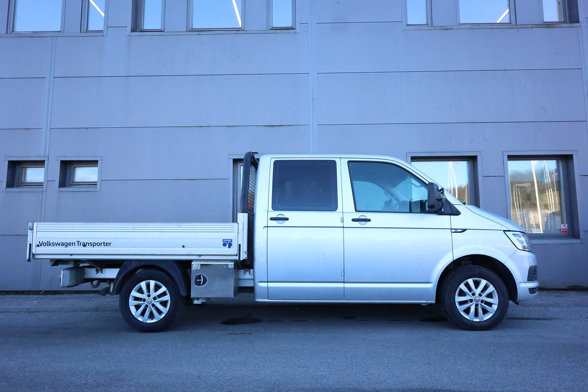 Volkswagen Transporter DH 2.0 TDi 150hk Värmare LED Drag MOMS