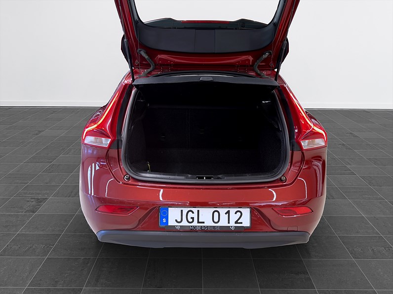 Volvo V40 T2 122hk Momentum Business Adv Värmare
