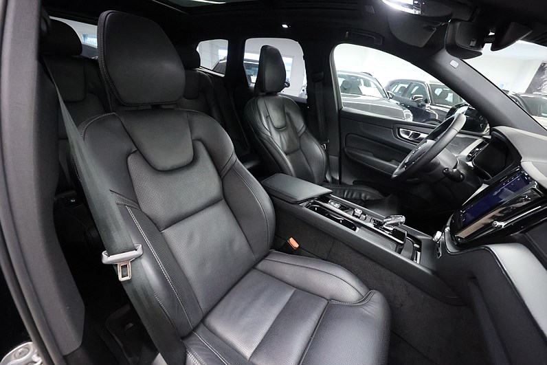 Volvo XC60 Recharge T8 AWD 456hk Ultimate Black Edt H/K 360 HUD Massage