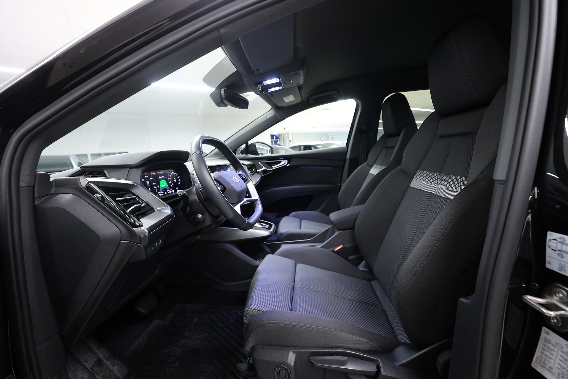 Audi Q4 40 e-tron 204hk *Hjulkampanj!* B-kamera Navi Värmare Black pkt