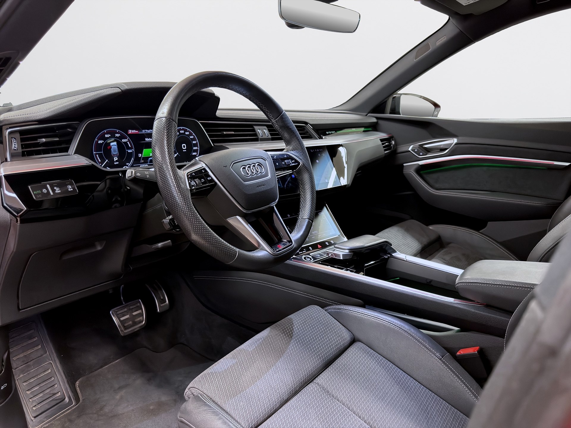 Audi Q8 50 e-tron quattro 340hk S Line B&O Pano 360 Navi Drag Keyless