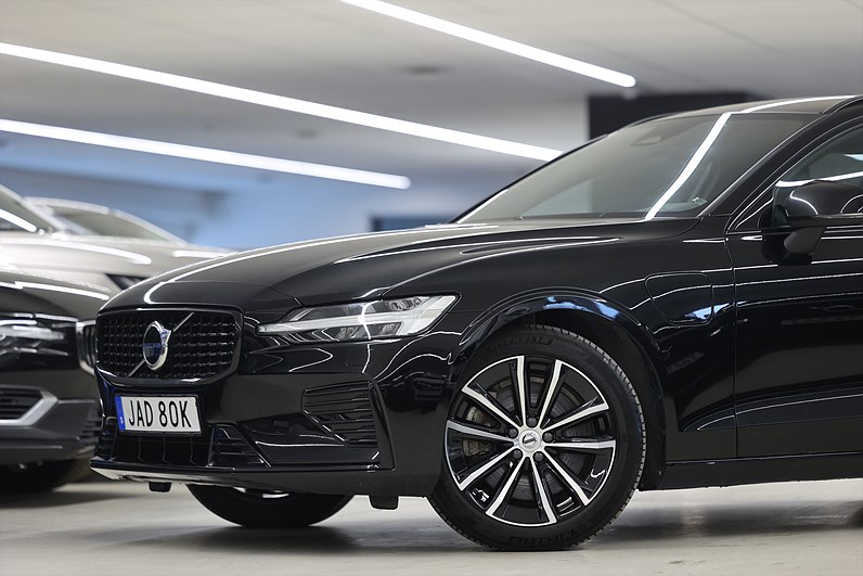 Volvo V60 Recharge T6 AWD 350hk Plus Dark Värmare B-kamera Navi
