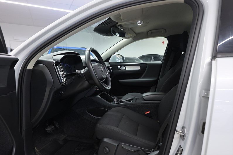 Volvo XC40 T3 163hk Momentum Pro Navi Värmare VOC PDC