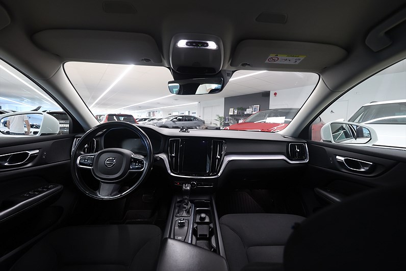 Volvo V60 D4 AWD 190hk *Hjulkampanj!* Momentum Drag