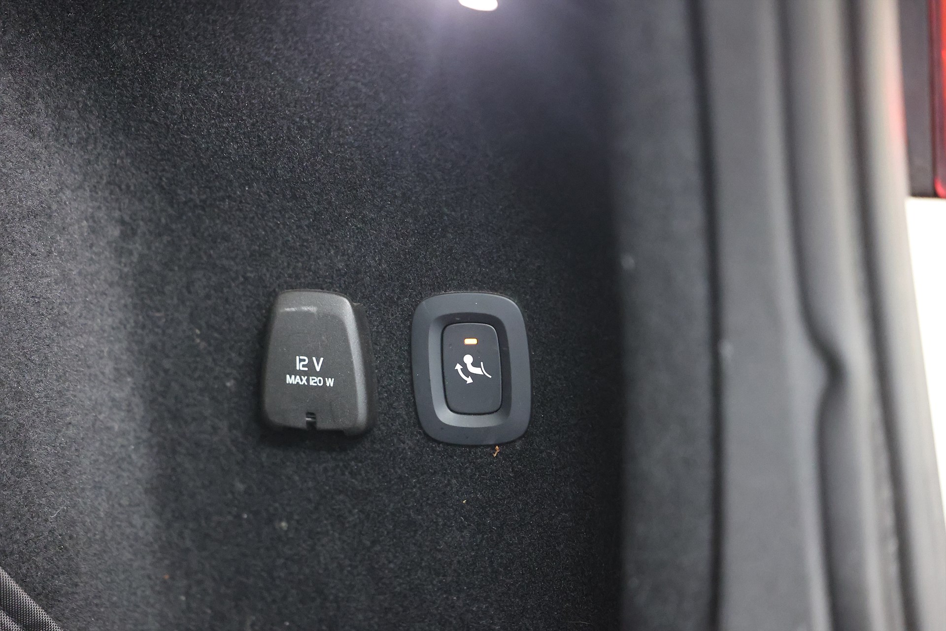 Volvo V60 Recharge T6 AWD 350hk Navi Värmare Drag Keyless