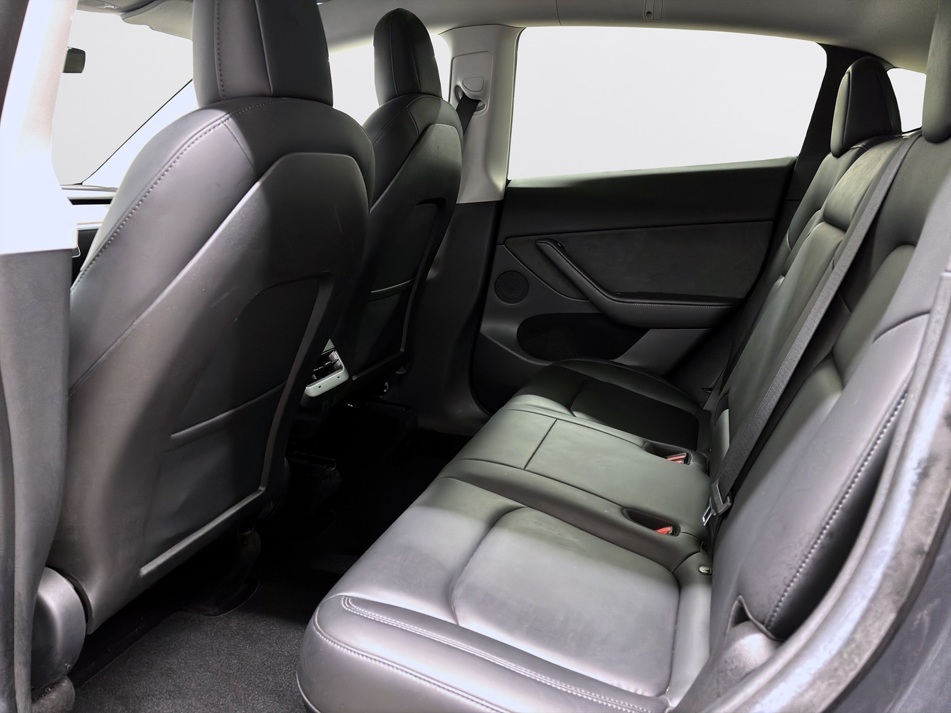 Tesla Model Y Long Range AWD 514hk Pano Läder Drag Navi
