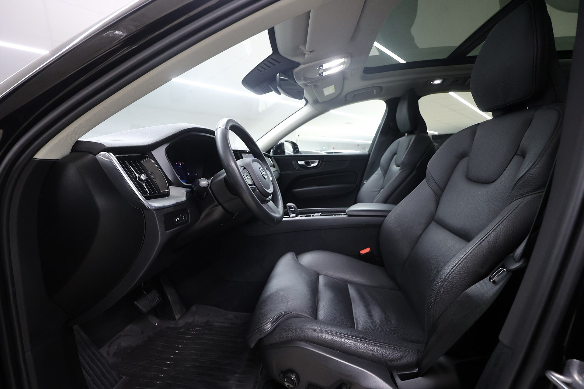 Volvo XC60 Recharge T6 AWD 350hk *Hjulkampanj!* Core Läder