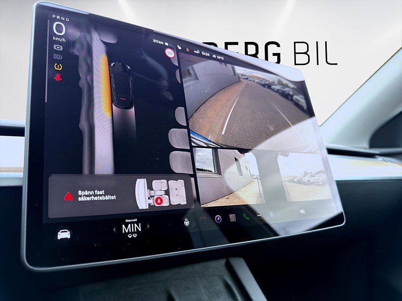 Tesla Model Y Long Range AWD 514hk Pano Läder Navi B-Kamera