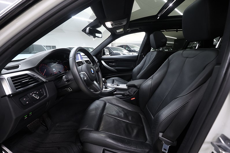 BMW 320d xDrive Touring 190hk *Hjulkampanj!* M Sport Pano HUD H/K Keyless Drag