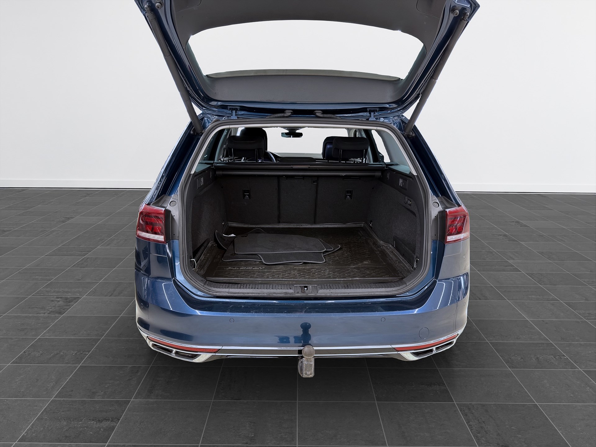 Volkswagen Passat SC 1.5 TSI 150hk R-Line Executive Navi Drag B-Kamera