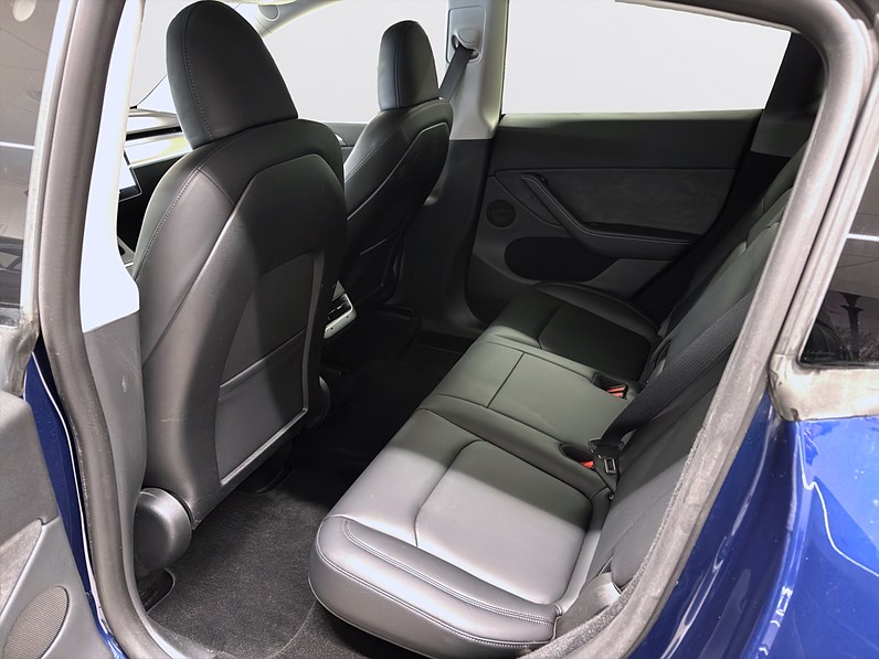 Tesla Model Y Long Range AWD 514hk Pano Drag Läder Navi