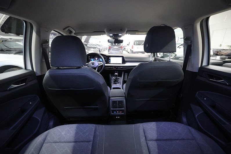 Volkswagen Golf 1.0 TSI 110hk Base Navi CarPlay PDC