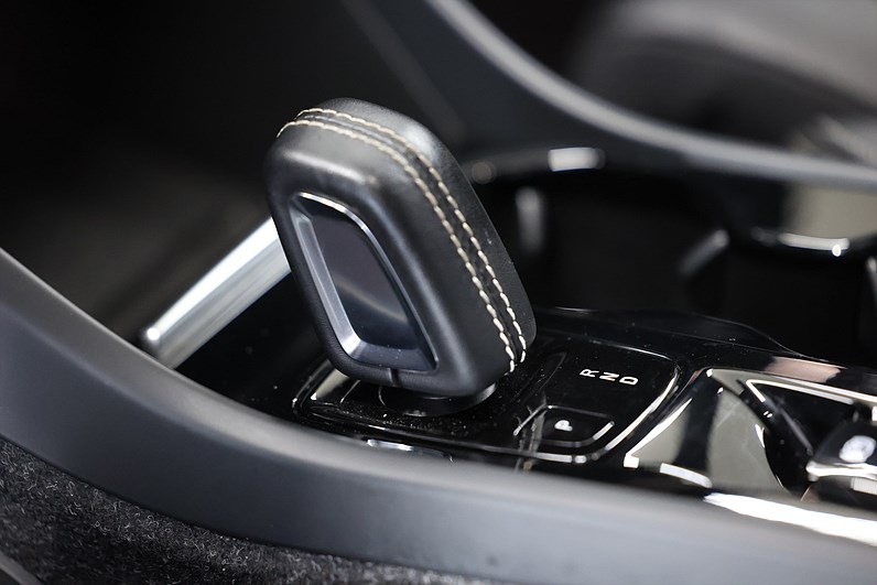 Volvo XC40 T2 129hk *Hjulkampanj!* R-Design Drag Navi VOC Keyless