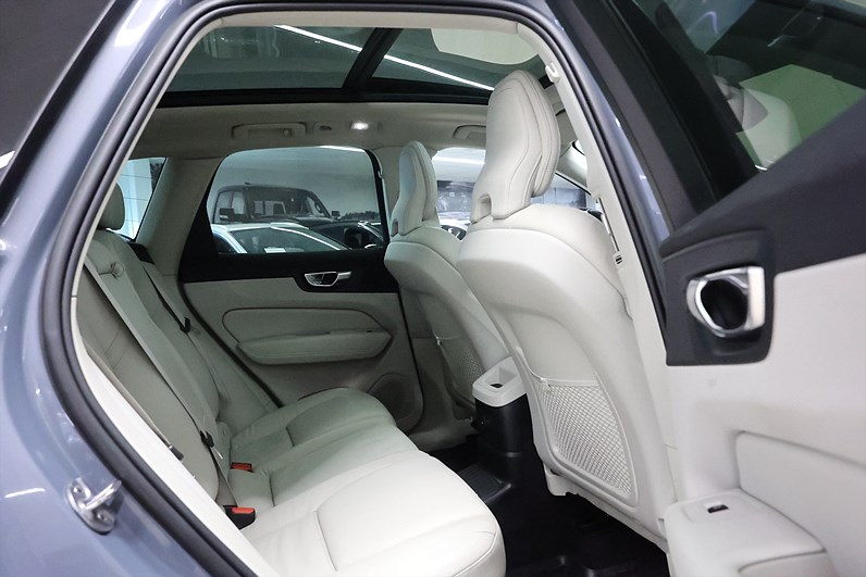 Volvo XC60 Recharge T8 AWD 456hk Plus Dark Pano 360 Drag