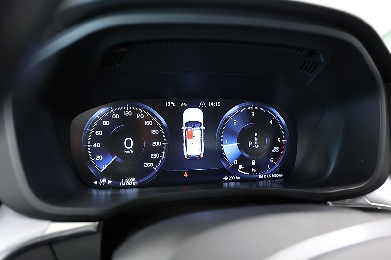 Volvo XC60 B4 AWD 197hk Advanced Edt Drag Värmare VOC MOMS
