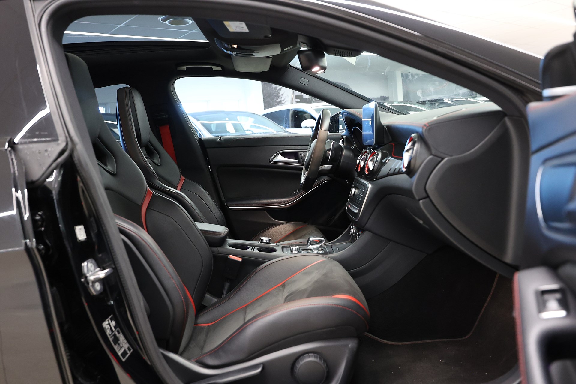 Mercedes-Benz AMG CLA 45 4M 381hk Pano H/K Skalstolar