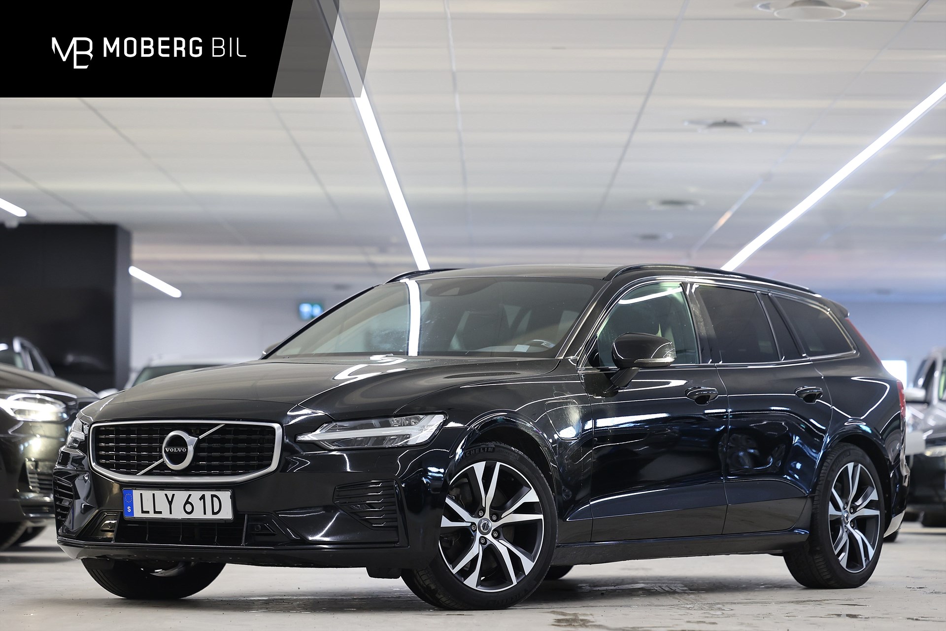 Volvo V60 Recharge T8 AWD 392hk R-Design Pano Drag Navi