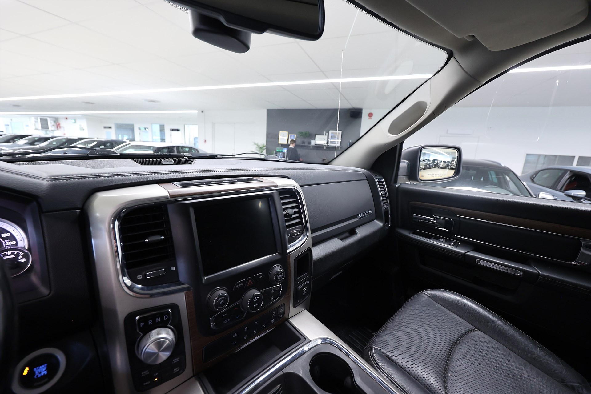 Dodge RAM 1500 3.0 V6 EcoDiesel 4x4 Laramie Kåpa Drag MOMS