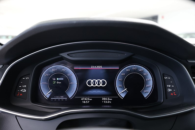 Audi A6 Avant 55 TFSI e Q S Line Svart Optik Drag Cockpit MOMS