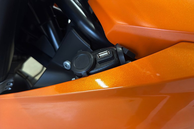 K.T.M. 990 SUPERDUKE, 3 brukare, LÅG MIL 2005, lgul – bild 18 av 21, begagnad hos Niber i Järfälla