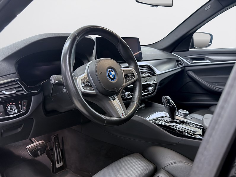 BMW 530e xDrive Touring 292hk M Sport Läder Drag B-Kamera