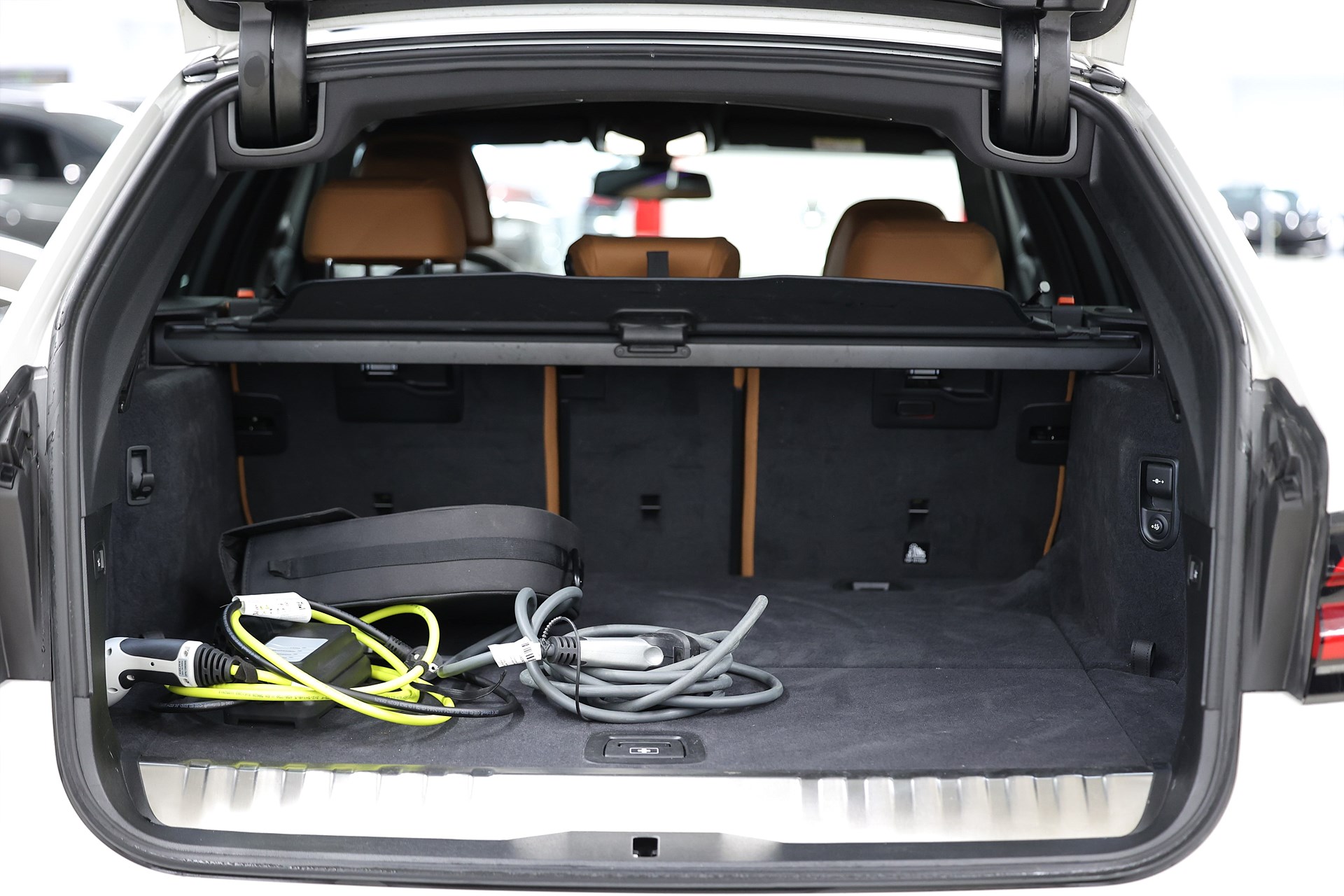 BMW 530e xDrive M-Sport B-Kamera HiFi Skinn Keyless Display key MOMS