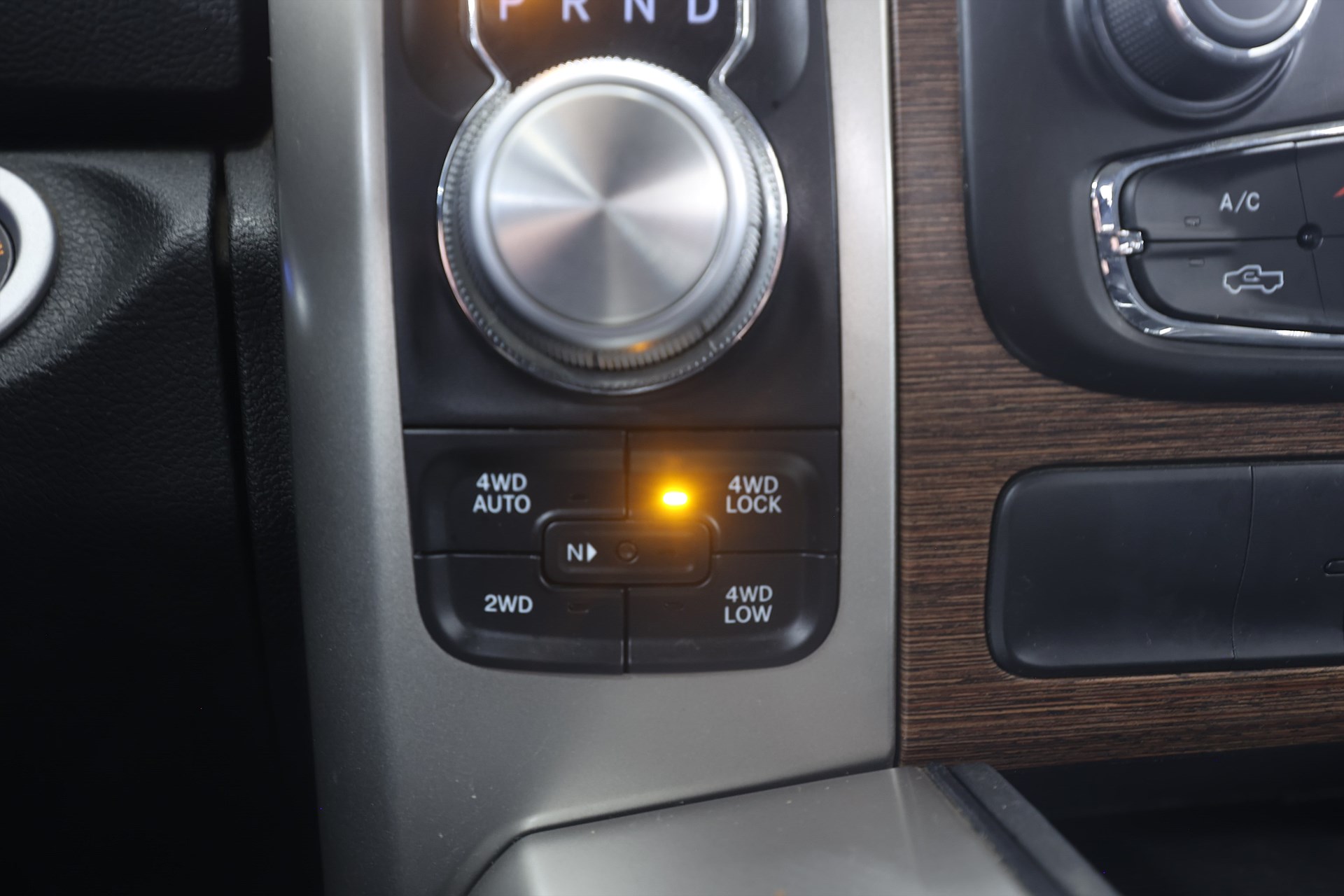 RAM 1500 Crew Cab 5.7 V8 4x4 Laramie Ram Box MOMS