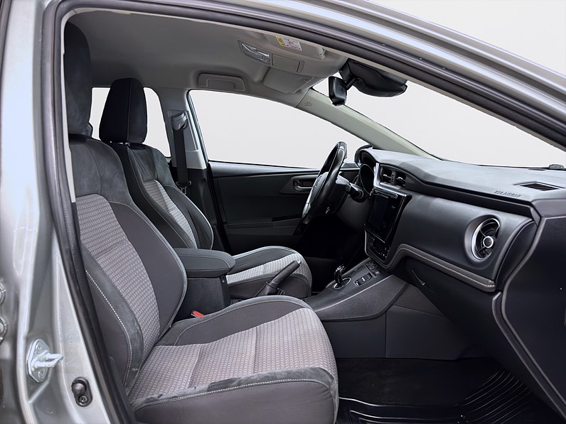 Toyota Auris Hybrid 136hk Intense Edition B-kamera