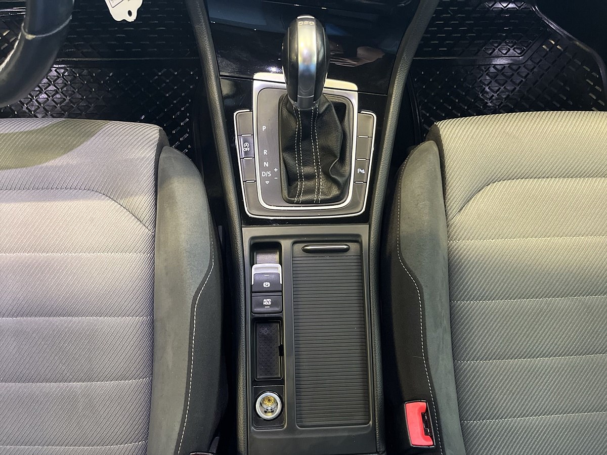 Sportscombi 2.0 TDI BMT R_LINE DRAG KAMERA VÄRMARE PDC