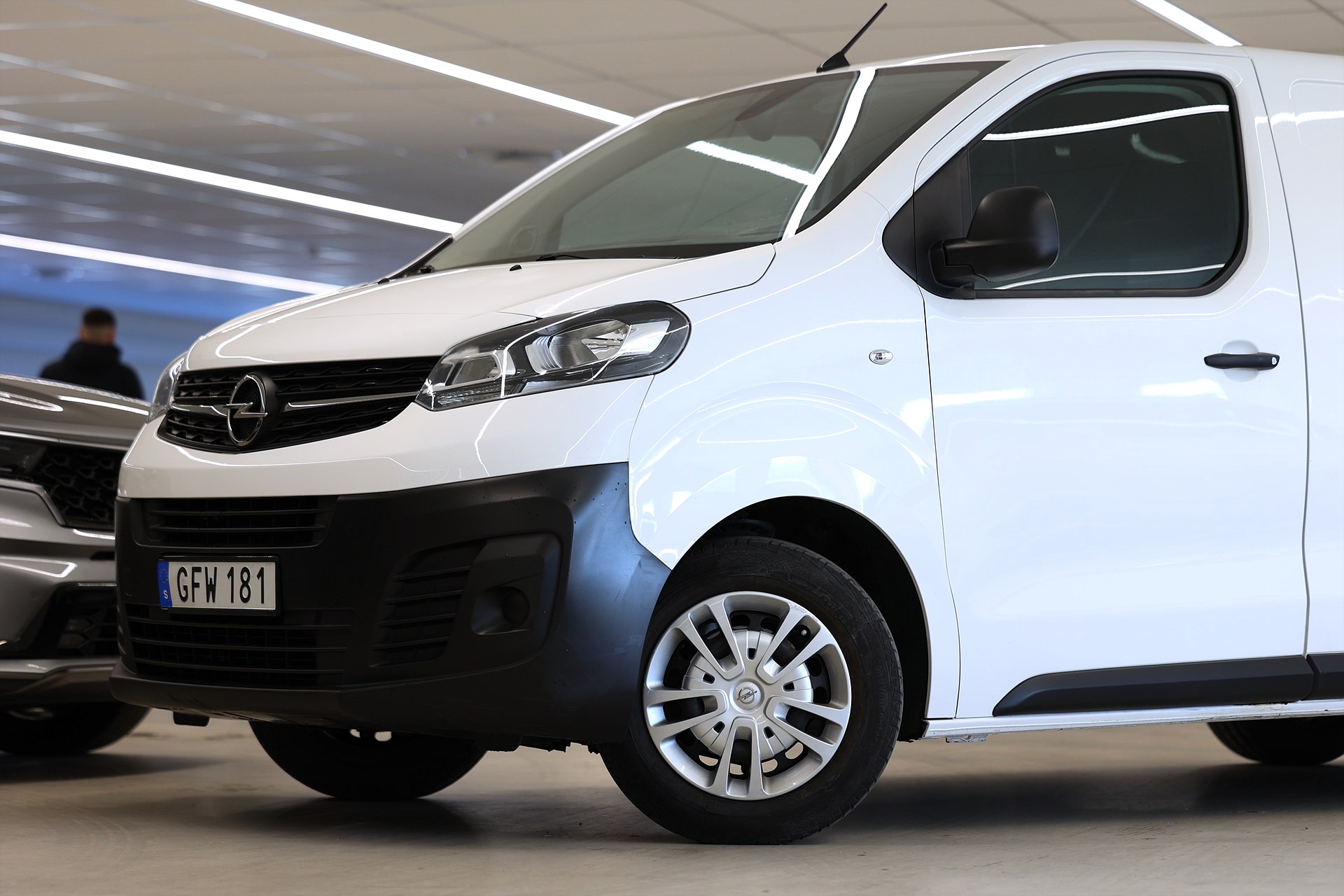 Opel Vivaro Skåpbil 2.0 BlueHDI 144hk L2 CarPlay 3-Sits 360-Kamera