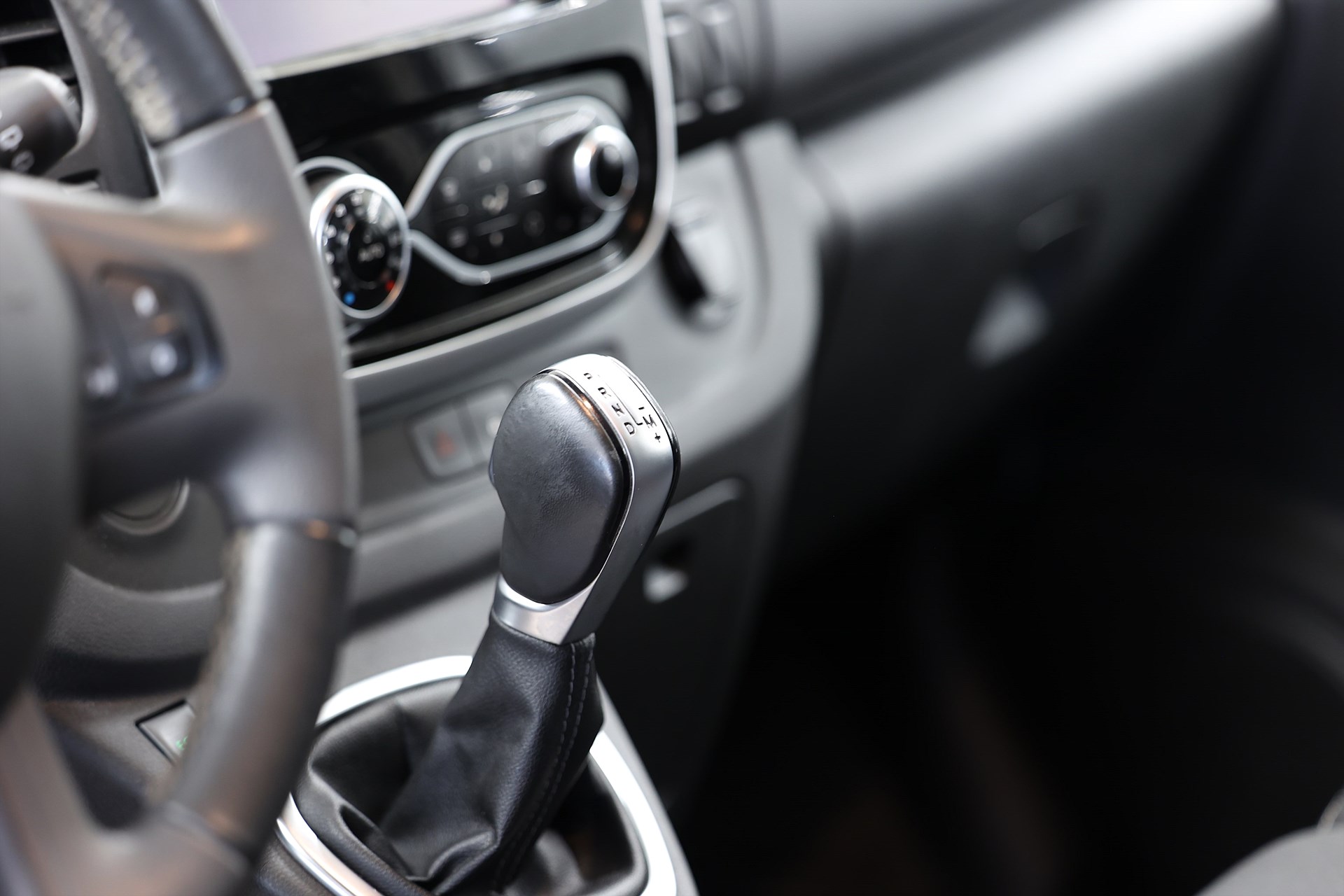 Renault Trafic 2.0 dCi EDC 145hk V-inrett Värmare