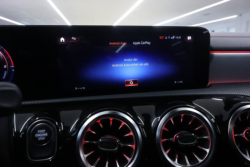 Mercedes-Benz CLA 250 e 218hk AMG Pano Värmare Widescreen