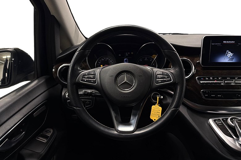 Mercedes-Benz V 250d 3.1t 7-sits Drag, Läder, Navi, Kamera 2014, svart – bild 11 av 25, begagnad hos Niber i Järfälla