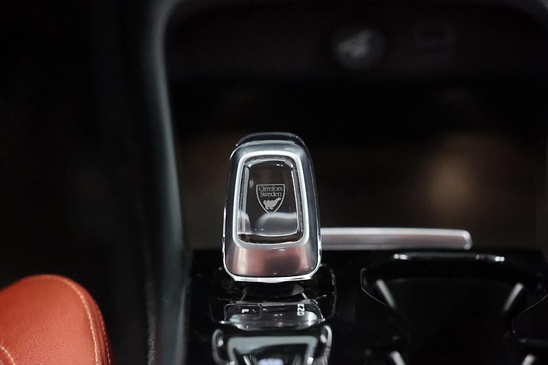Volvo XC40 Recharge T4 DCT 211hk Inscription H/K Läder Keyless Drag